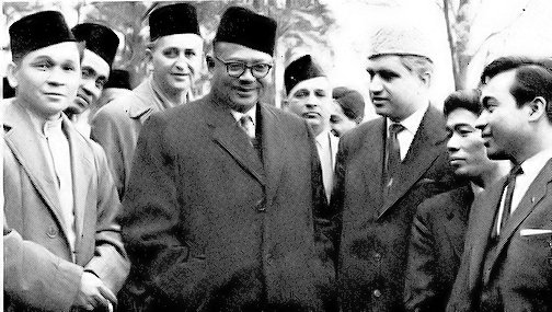 Prime Minister of Malaysia, Tunku Abdur Rahman, at Id-ul-Fitr, March 1961